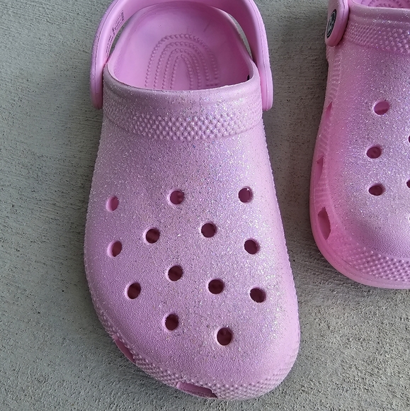 Crocs Girls Classic Glitter Clogs - Picture 4 of 9